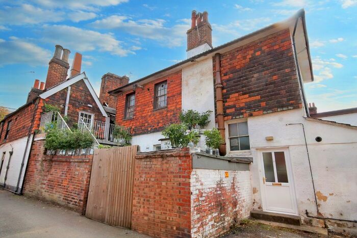 2 Bedroom Flat To Rent In South Street, Dorking, RH4