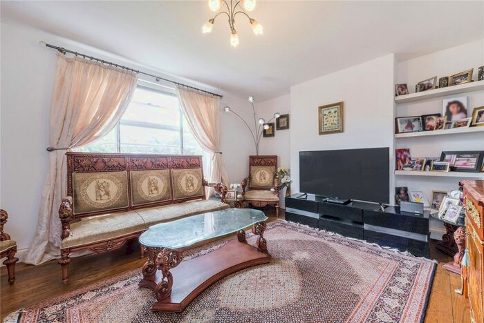 3 Bedroom Flat To Rent In Falloden Court, Brookland Rise, Hampstead Garden Subur, London NW11