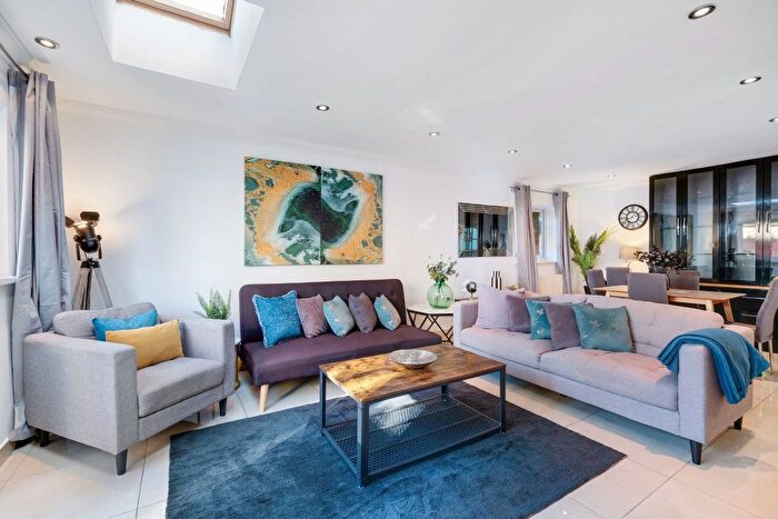 3 Bedroom Detached House To Rent In Colham Green Road, Uxbridge, UB8