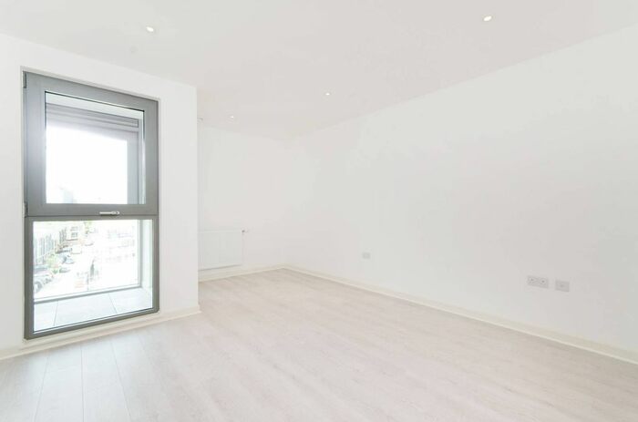 1 Bedroom Flat To Rent In Great West Quarter, Brentford, TW8