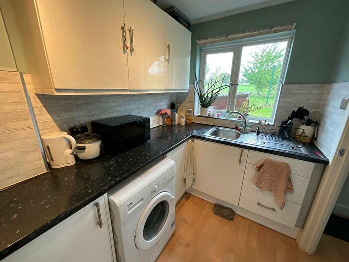 1 Bedroom End Of Terrace House For Sale In Fontwell Park Gardens, Hornchurch, Essex, RM12