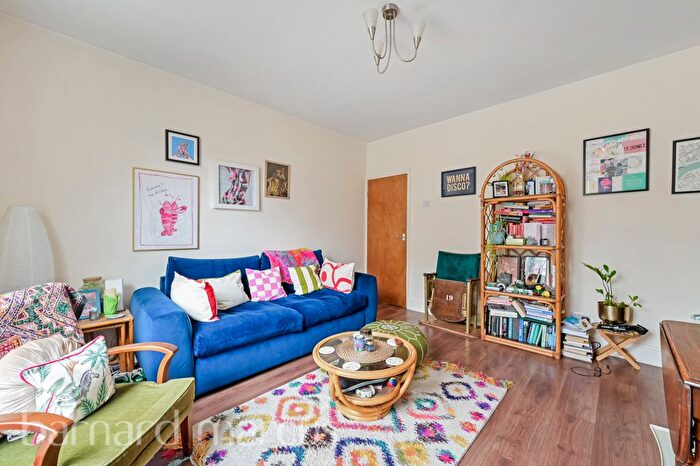 2 Bedroom Flat To Rent In Union Grove, London, SW8