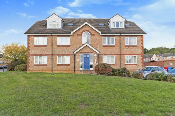 2 Bedroom Flat To Rent In Keller Close, Stevenage, SG2