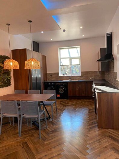 6 Bedroom Terraced House To Rent In Albion Road, Fallowfield, M14