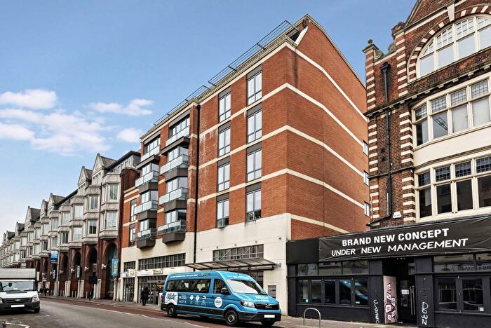 2 Bedroom Flat To Rent In High Street, Ealing, W5