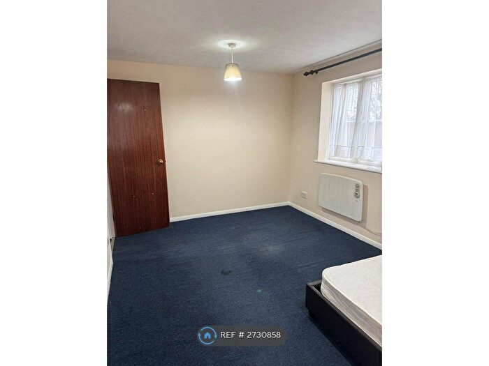 Studio To Rent In Vicars Bridge Close, Wembley, HA0