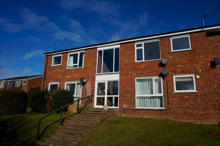 2 Bedroom Flat To Rent In Chiltern Park Avenue, Berkhamsted, HP4