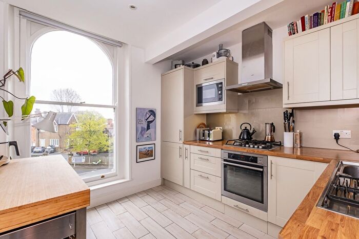 3 Bedroom Flat To Rent In Crooked Billet, London, SW19