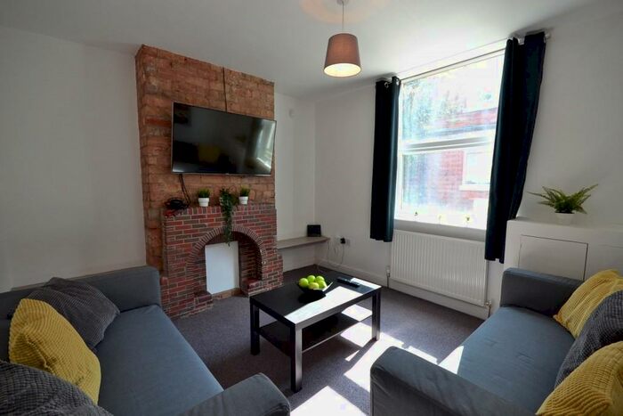 2 Bedroom Terraced House To Rent In Ridding Terrace, Nottingham, NG3