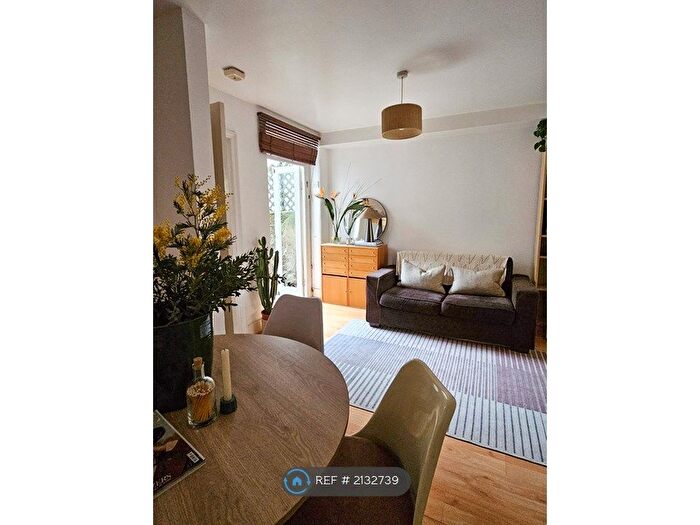 1 Bedroom Flat To Rent In Hannell Road, London, SW6