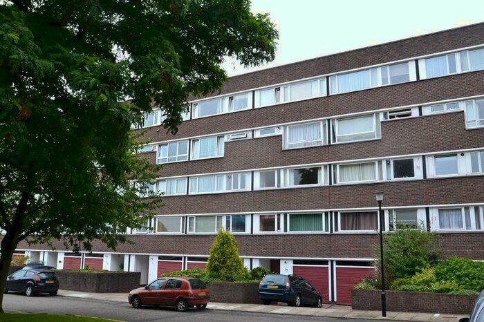 2 Bedroom Flat To Rent In Fair Acres, Bromley, BR2