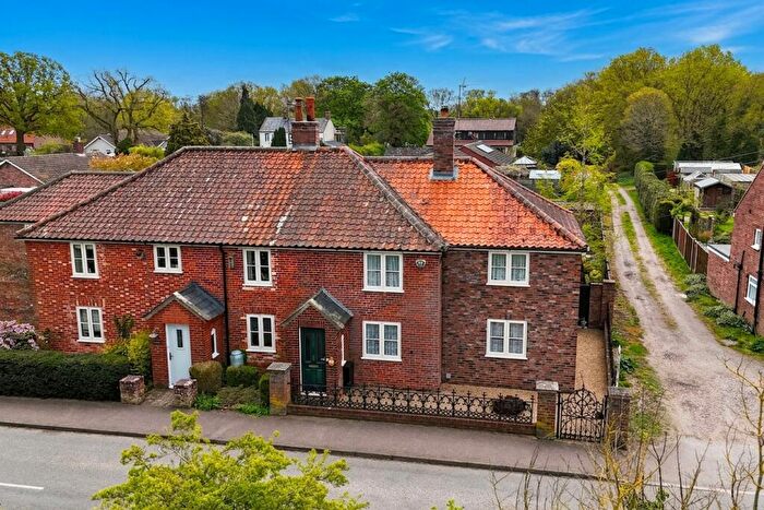 5 Bedroom Semi Detached House For Sale In Yarmouth Road, Broome, Bungay, NR35