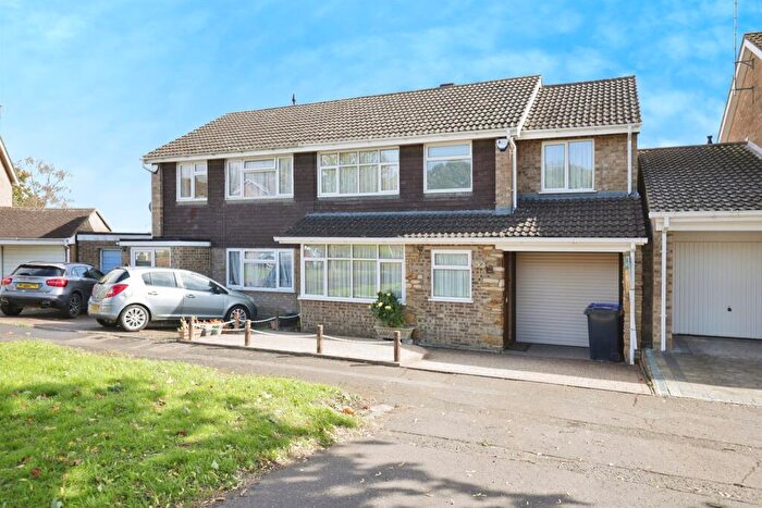 3 Bedroom Semi-Detached House For Sale In Spanslade Road, Northampton, NN3