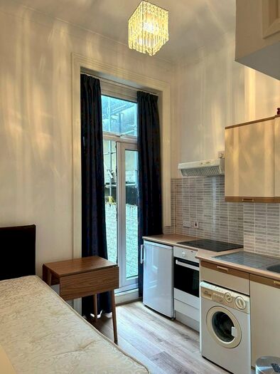 Studio To Rent In Callcott Road, Kilburn, London, NW6