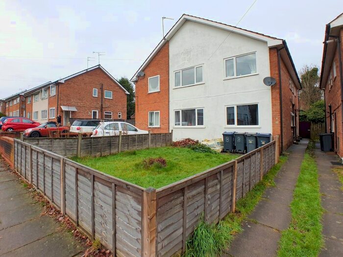 2 Bedroom Maisonette To Rent In Turves Green, Longbridge, Northfield, Birmingham B31