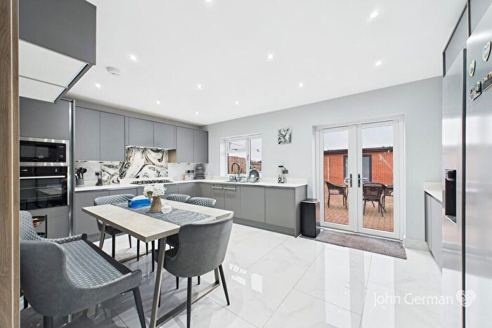 4 Bedroom Semi-Detached House For Sale In Burton Road, Branston, DE14