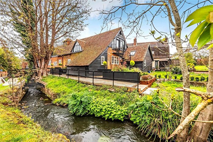 2 Bedroom Flat For Sale In Godalming, Surrey, GU7