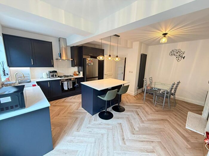 3 Bedroom End Of Terrace House To Rent In Kent House Lane, BR3