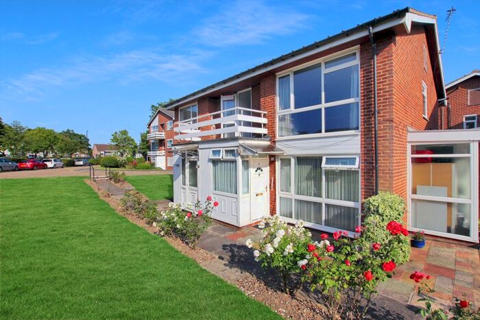 3 Bedroom Flat To Rent In Hardwick Close, Stanmore, HA7