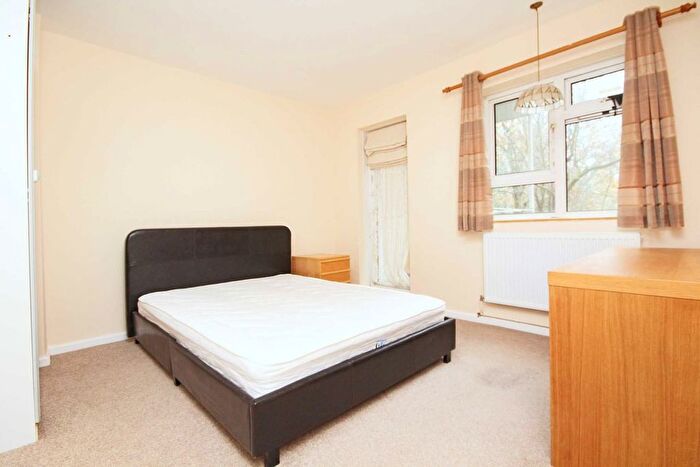 3 Bedroom Flat To Rent In Sheen Road, Richmond, TW9