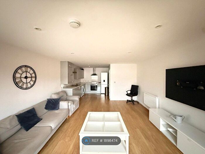 2 Bedroom Flat To Rent In High Street, Bristol, BS11