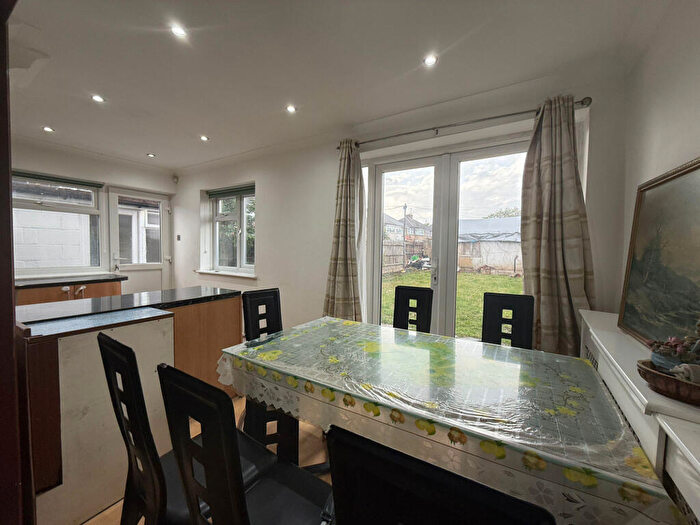 4 Bedroom Semi-Detached House To Rent In Weston Drive, Stanmore, Greater London, HA7