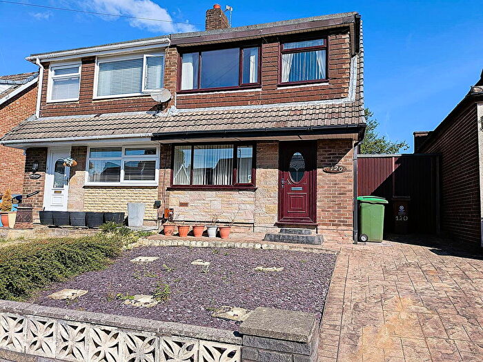 3 Bedroom Semi-Detached House For Sale In Rydal Avenue, Chadderton, Oldham, OL9
