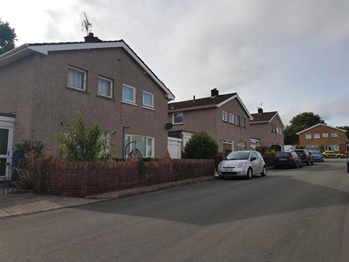 3 Bedroom House To Rent In South Close, Pencoed, Bridgend, CF35