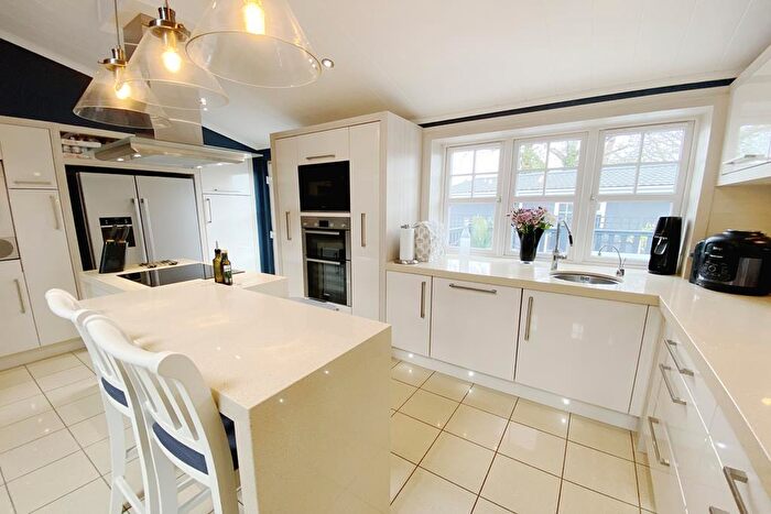 2 Bedroom Park Home For Sale In Lookout Park, Stoborough, Dorset, BH20 - Photo 8