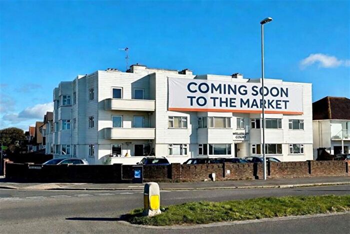 2 Bedroom Flat For Sale In Wellesley Court, West Parade, Worthing, BN11