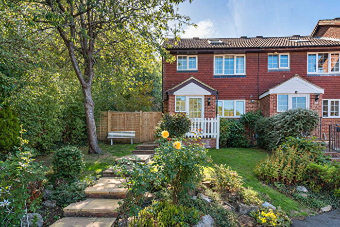 4 Bedroom End Of Terrace House For Sale In Foxglove Gardens, Merrow Park, GU4
