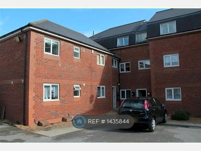2 Bedroom Flat To Rent In Duke Street, Burton Latimer, Kettering, NN15