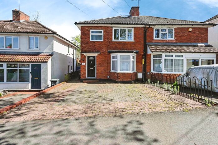 3 Bedroom Semi-Detached House For Sale In Lyndworth Road, Birmingham, B30
