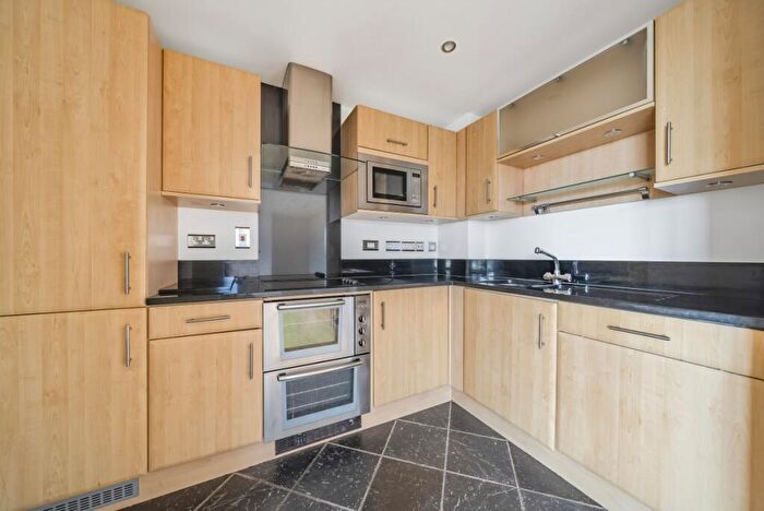 2 Bedroom Apartment To Rent In Seven Kings Way, Kingston, KT2