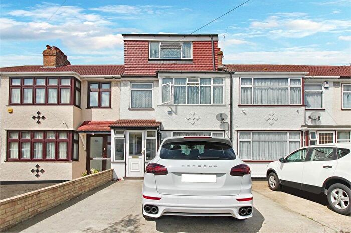 5 Bedroom Detached House To Rent In St Pauls Avenue, Harrow, HA3