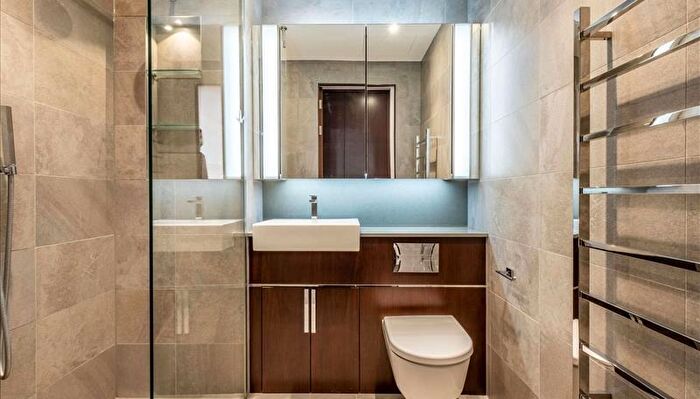 3 Bedroom Flat To Rent In Thornes House, Charles Clowes Walk, Vauxhall, London, SW11