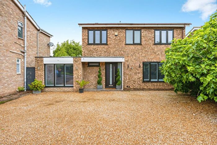 4 Bedroom Detached House For Sale In Repton Close, Bedford, MK41