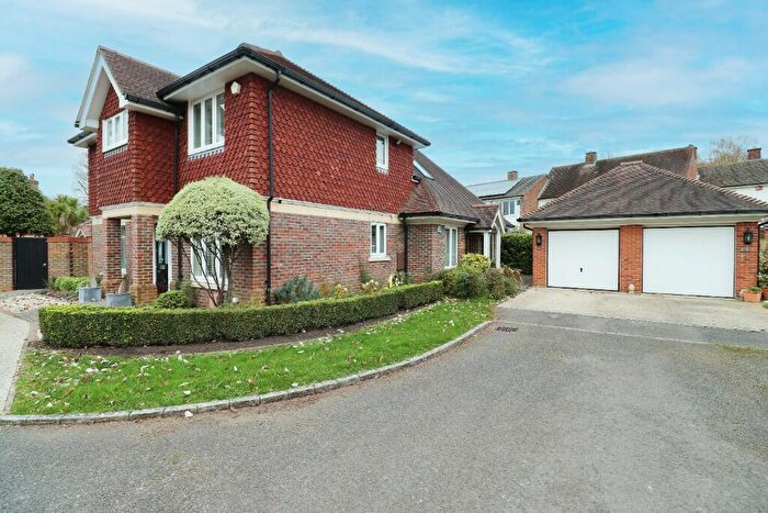 4 Bedroom Semi-Detached House To Rent In Spindrift Mews, PO18