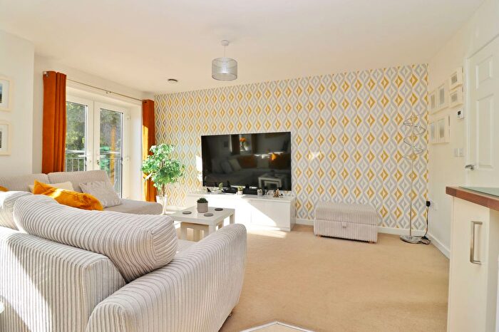 1 Bedroom Flat For Sale In Hellyar Rise, Hedge End, SO30