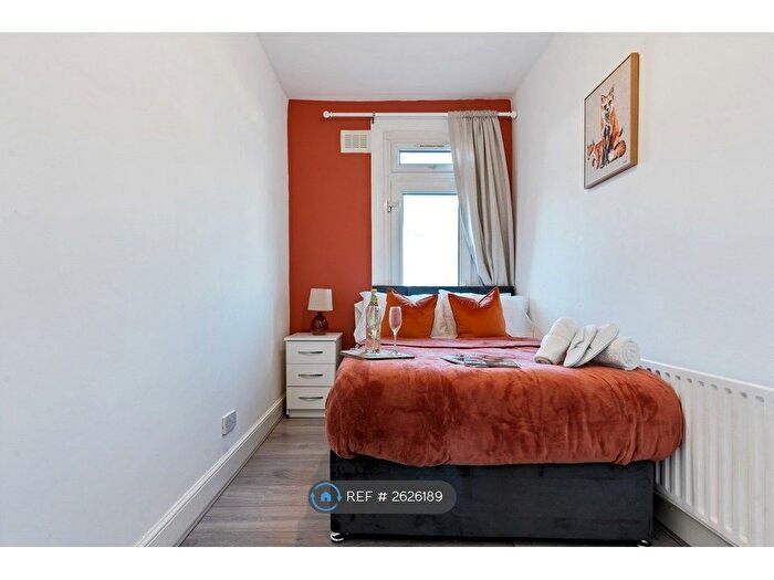 2 Bedroom Flat To Rent In Stanthorpe Road, London, SW16