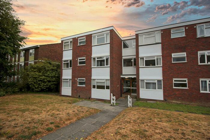 2 Bedroom Apartment To Rent In Station Road, Redhill, RH1