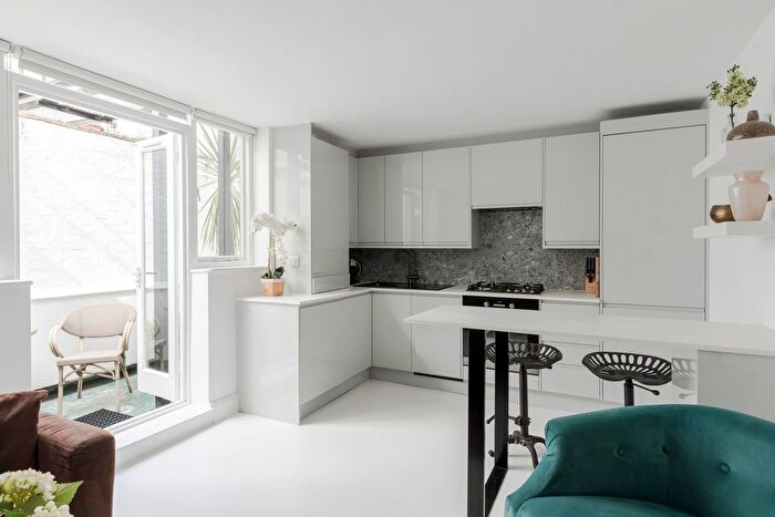 2 Bedroom Flat To Rent In York Street, Marylebone, London, W1H