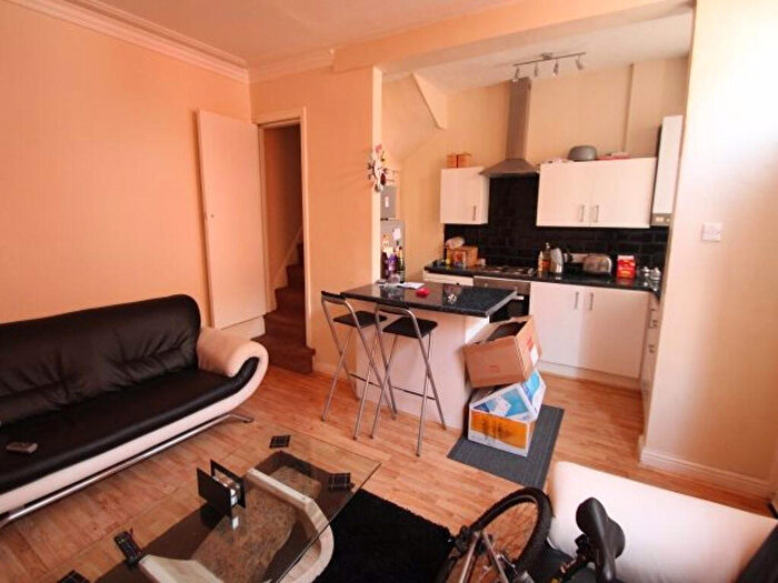 2 Bedroom House To Rent In Harold Place, Leeds, LS6