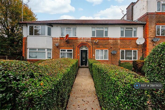 2 Bedroom Flat To Rent In York Way, London, N20