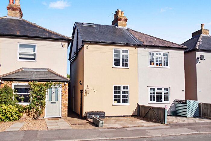 3 Bedroom Semi Detached House For Sale In Sunbury Lane, Walton-On-Thames, KT12