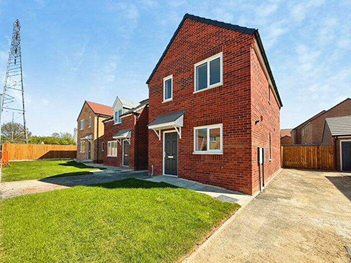 3 Bedroom Semi-Detached House To Rent In Hornsbys Holt, Scunthorpe, DN15