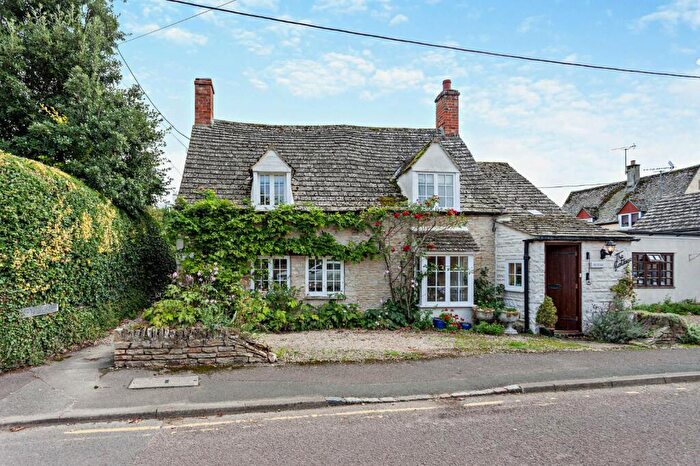 2 Bedroom Detached House For Sale In Sherborne Street, Lechlade, Gloucestershire, GL7