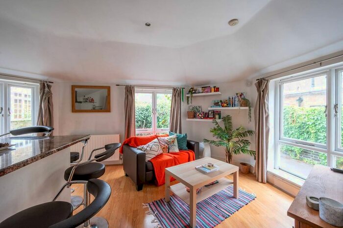 1 Bedroom Flat To Rent In Gwendolen Avenue, Putney, London, SW15