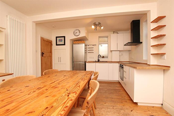 4 Bedroom House To Rent In Fairfield Park Road, Bath, BA1