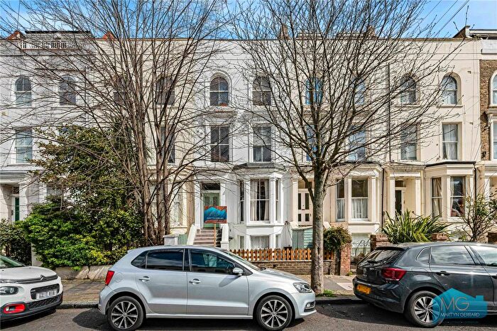 2 Bedroom Flat For Sale In Yonge Park, London, N4